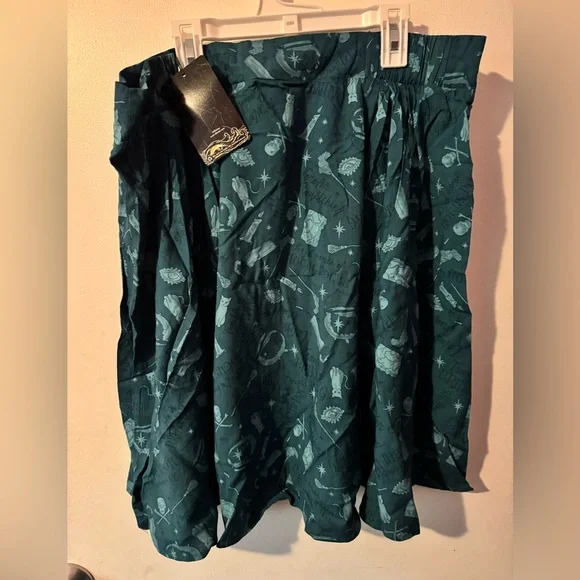 New Torrid Size 1 (14/16) Disney Hocus Pocus Mini Challis Button Front Skirt NWT - Picture 6 of 14